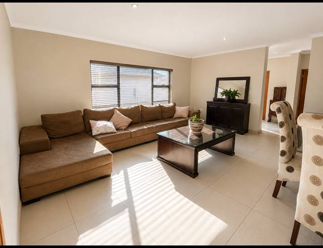 4 BEDROOM HOUSE FOR SALE IN THREE RIVERS EAST